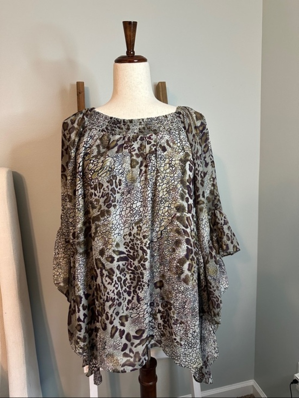 Casual Corner Patterned Green & Mauve Top Size XL NWT